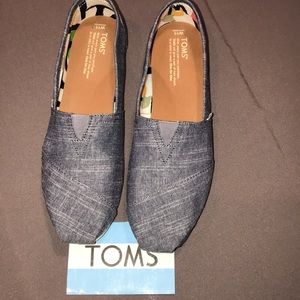 NWOT - TOMS Slip On Shoes